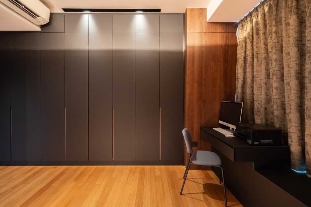 Modern Home Office with Desk and Desk Chairs