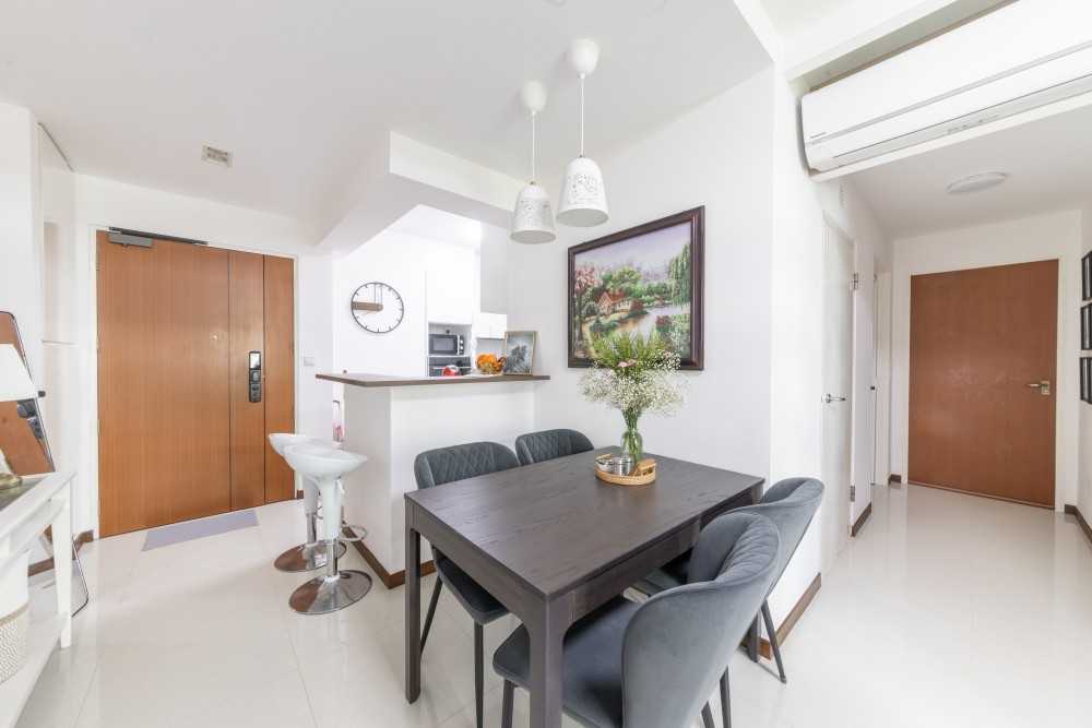 Minimalist Dining Room with Bar Counter and Dining Table