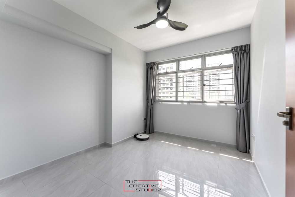 Minimalist Bedroom with Homogeneous Tiles and Tiles