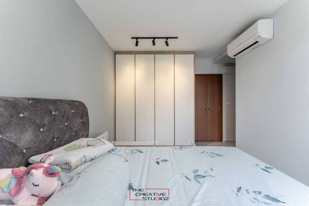 Minimalist Bedroom with Wardrobe and Queen Bed