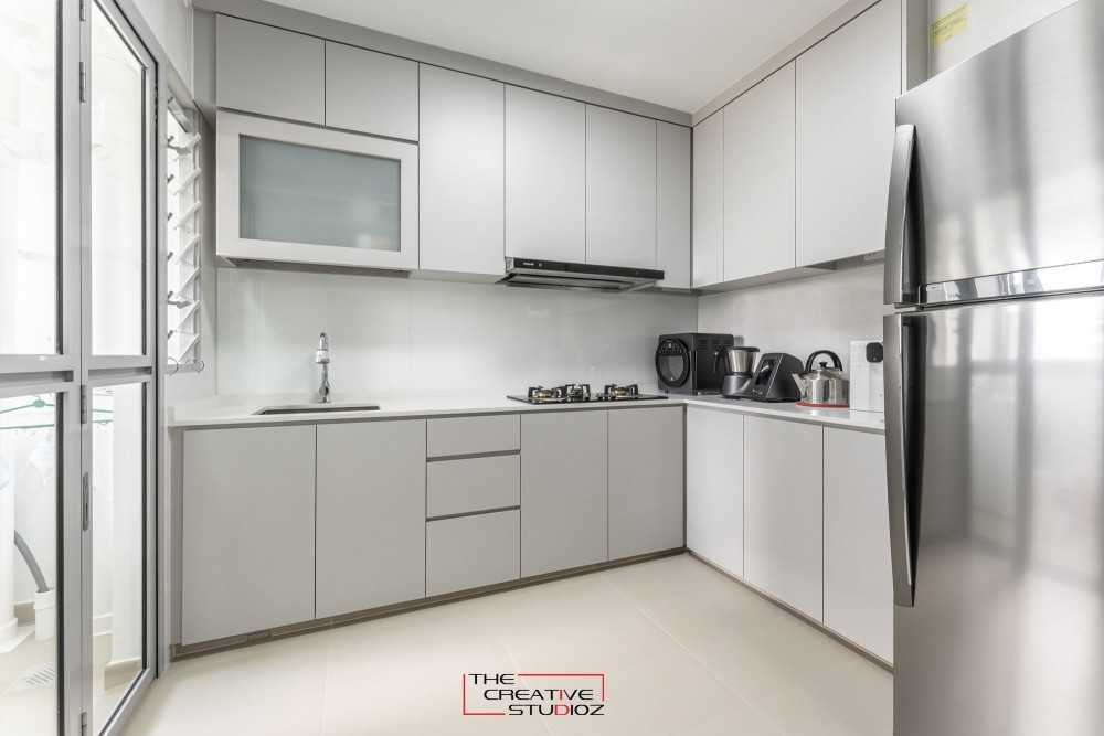 Minimalist Kitchen with Countertop and Homogeneous Tiles