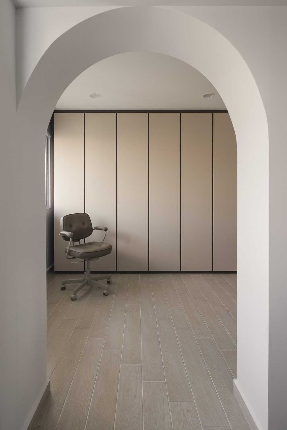 Scandinavian Walk-in Wardrobe with Ceiling Light and Wardrobe