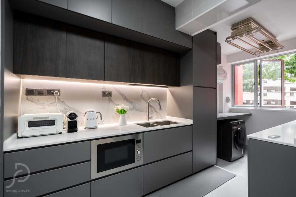 Modern Kitchen with Homogeneous Tiles and Wood Flooring