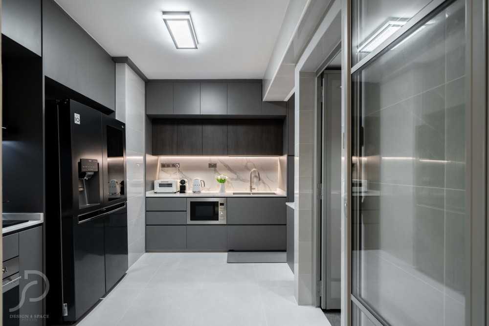 Modern Kitchen with Vinyl Flooring and Homogeneous Tiles