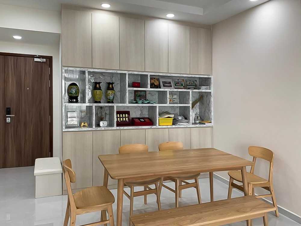 Scandinavian Dining Room with Dining Table and Dining Chairs
