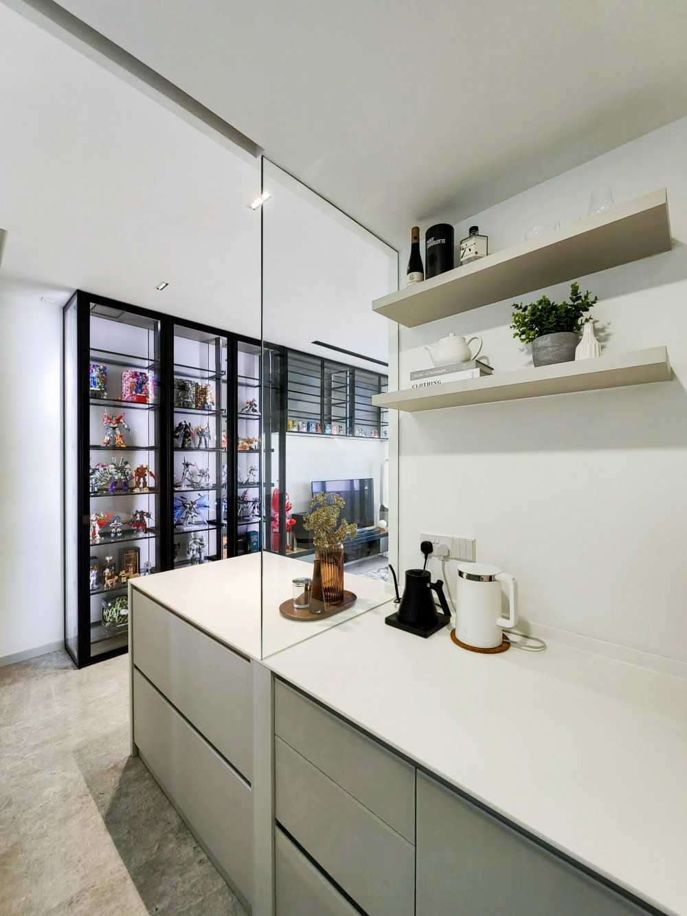 Modern Kitchen with Countertop and Kitchen Island