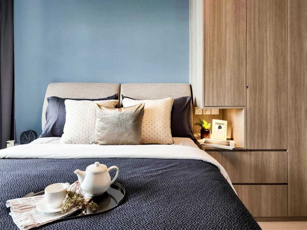 Modern Bedroom with Bedside Table and Queen Bed