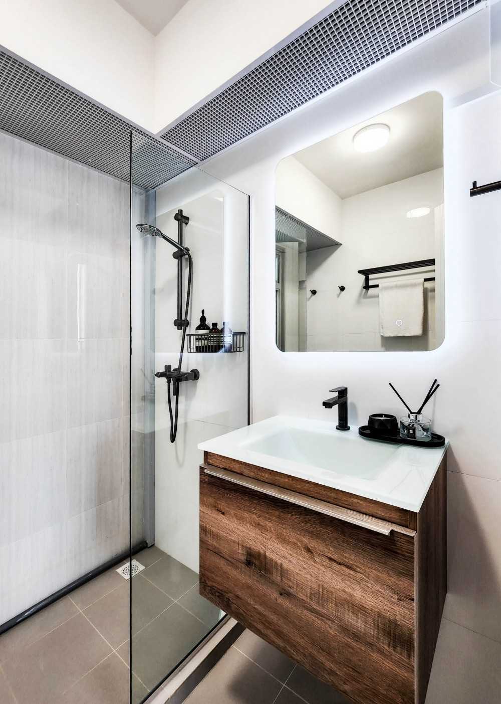 Modern Bathroom with Mirror and Shower Screen