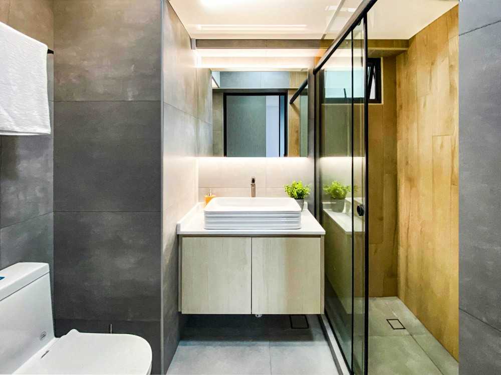 Scandinavian Bathroom with Mirror and Shower Screen
