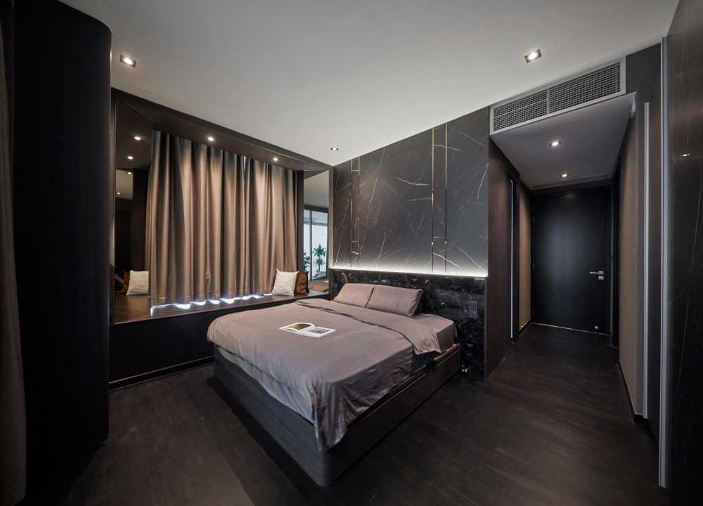 Modern Bedroom with Window Seat and Window Grille