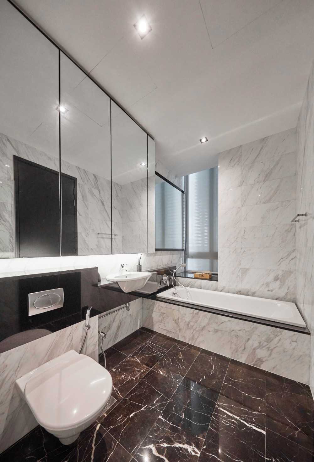 Modern Bathroom with Mirror and Bathroom Storage