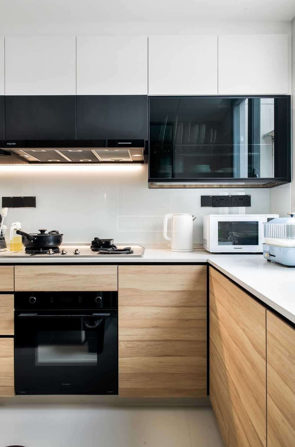 Minimalist Kitchen with Countertop and Homogeneous Tiles