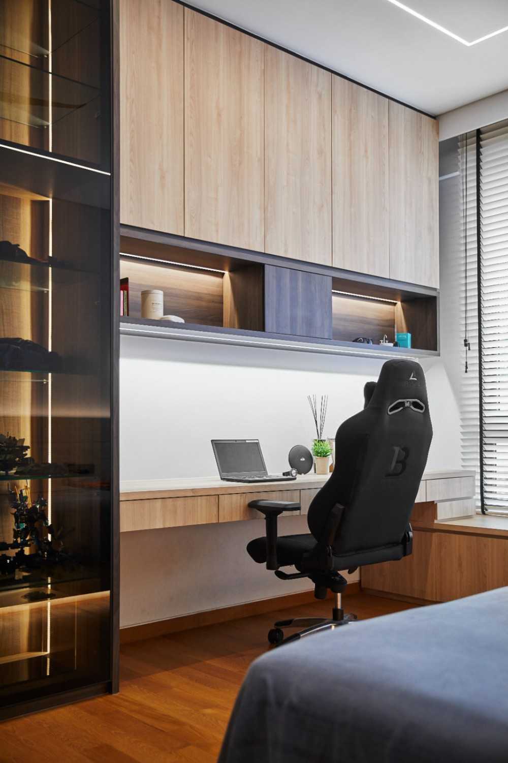 Modern Bedroom with Bookshelf and Window Seat