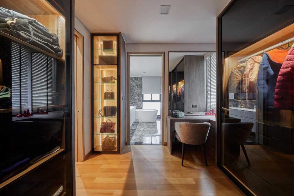 Modern Bedroom with Wardrobe and Sliding Wardrobe