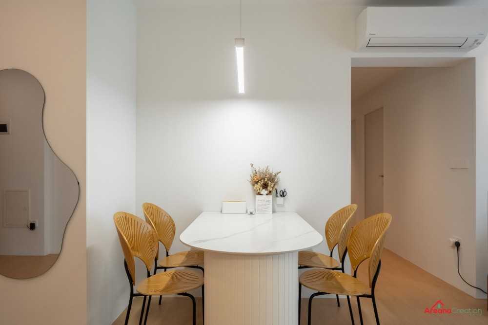 Contemporary Dining Room with Drop Ceiling and Dining Table