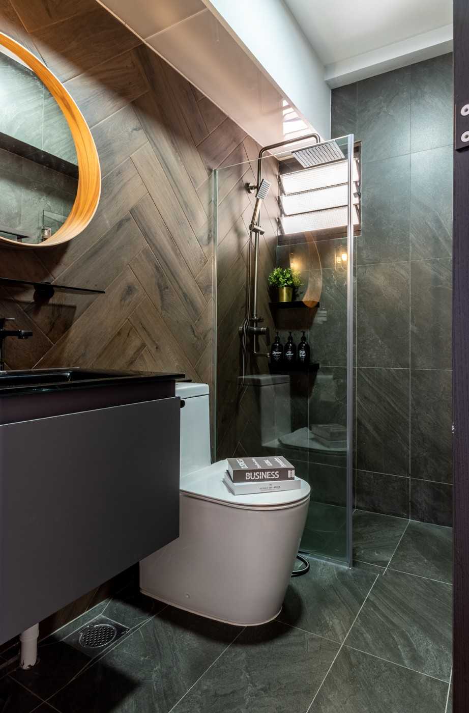 Scandinavian Bathroom with Homogeneous Tiles and Mirror