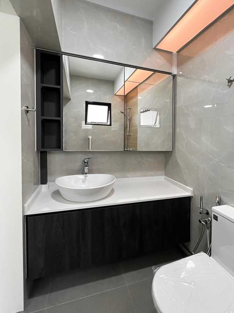 Scandinavian Bathroom with Mirror and Bathroom Storage