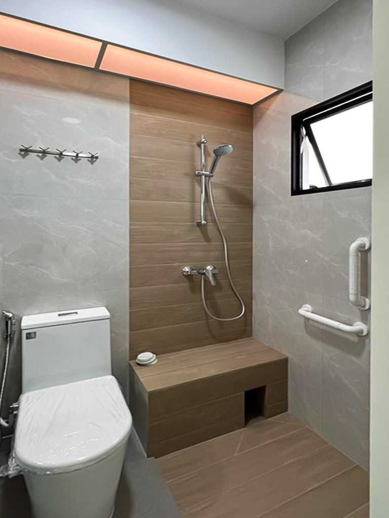 Scandinavian Bathroom with Window Grille and Paintings