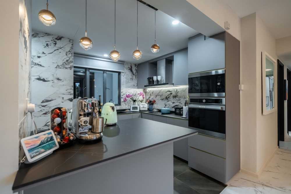 Contemporary Kitchen with Vinyl Flooring and Kitchen Window