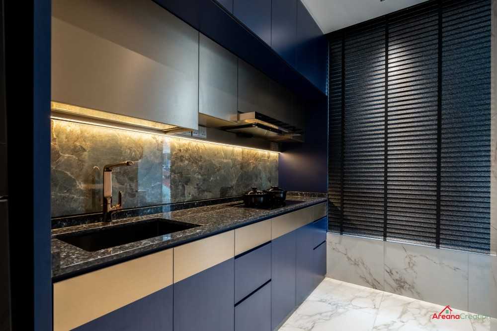 Modern Kitchen with Homogeneous Tiles and Marble Floor