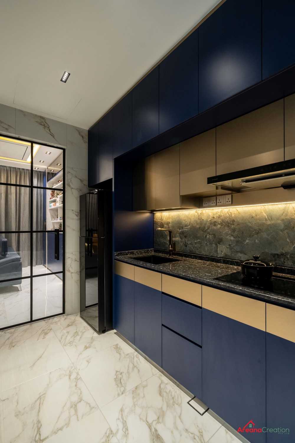 Modern Kitchen with Homogeneous Tiles and Herringbone Tiling