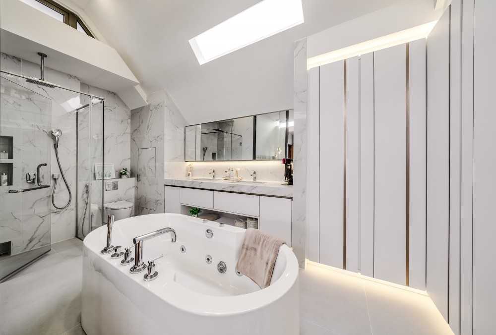 Minimalist Bathroom with Mirror and Bathtub