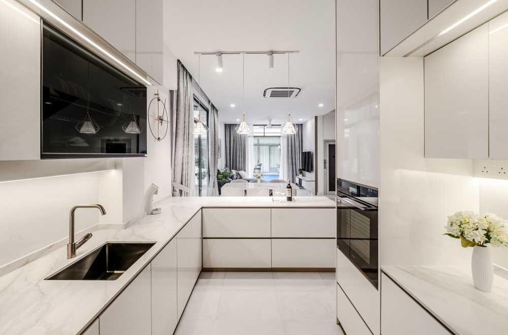Minimalist Kitchen with Countertop and Kitchen Island