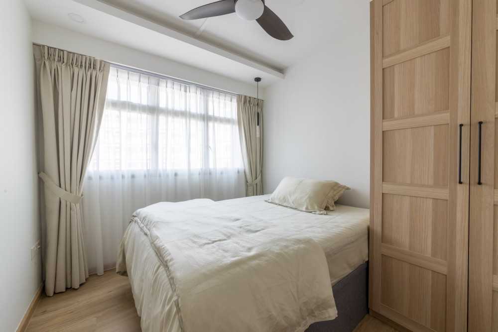 Minimalist Bedroom with Drop Light and Ceiling Light