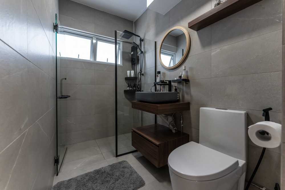 Scandinavian Bathroom with Countertop and Homogeneous Tiles
