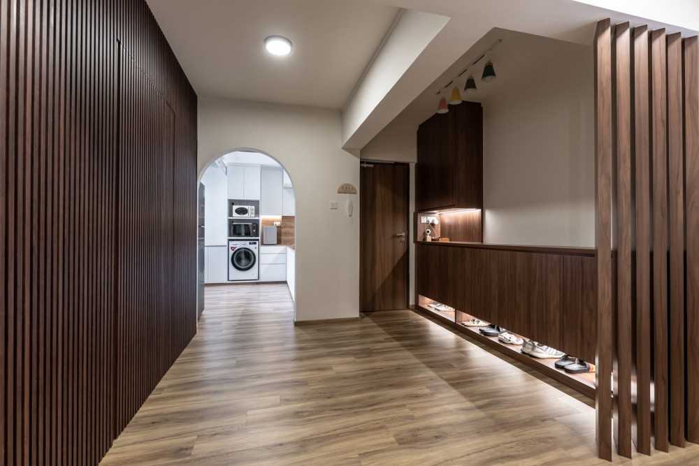 Scandinavian Entryway with Shoe Rack and Small Storage