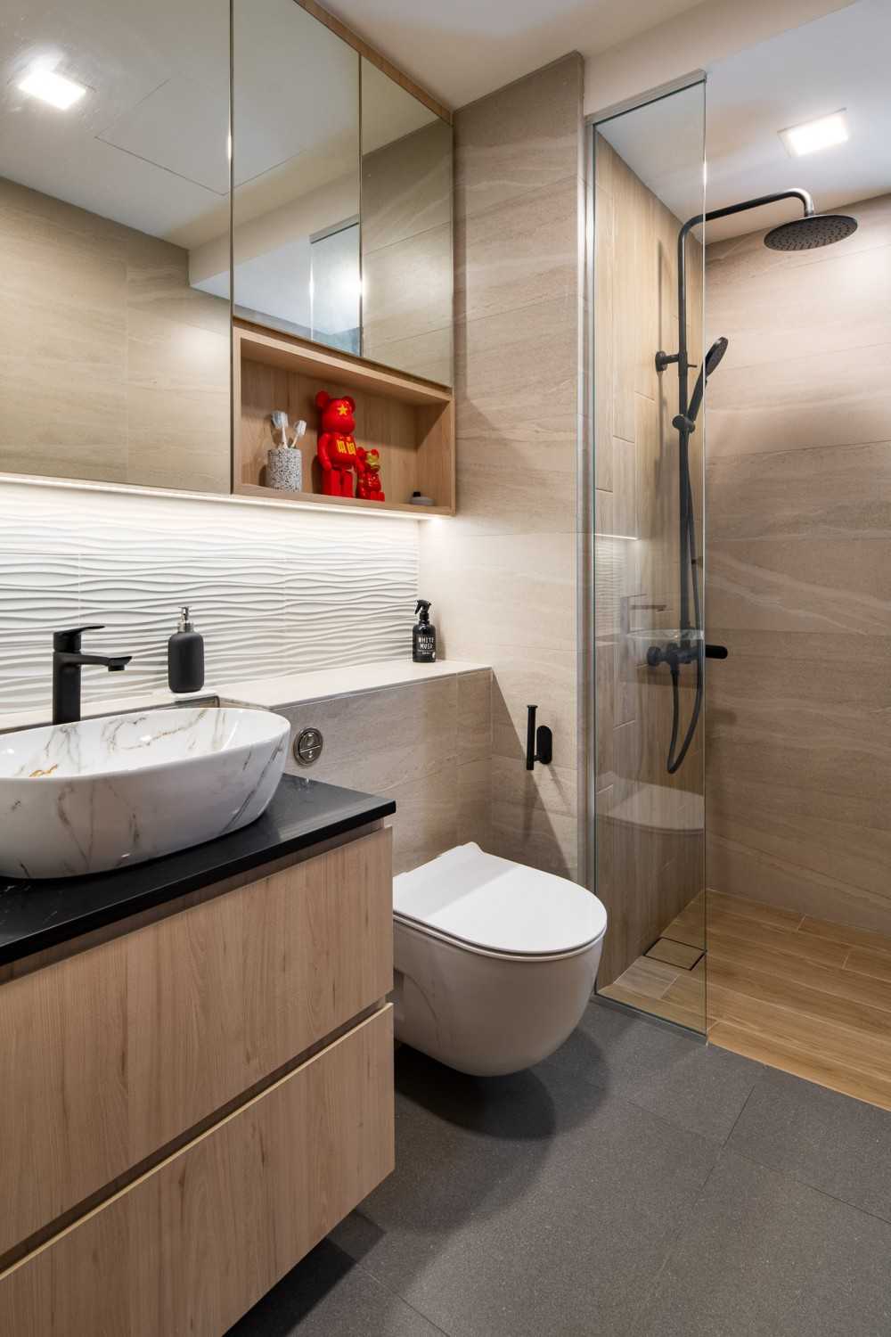 Contemporary Bathroom with Countertop and Homogeneous Tiles