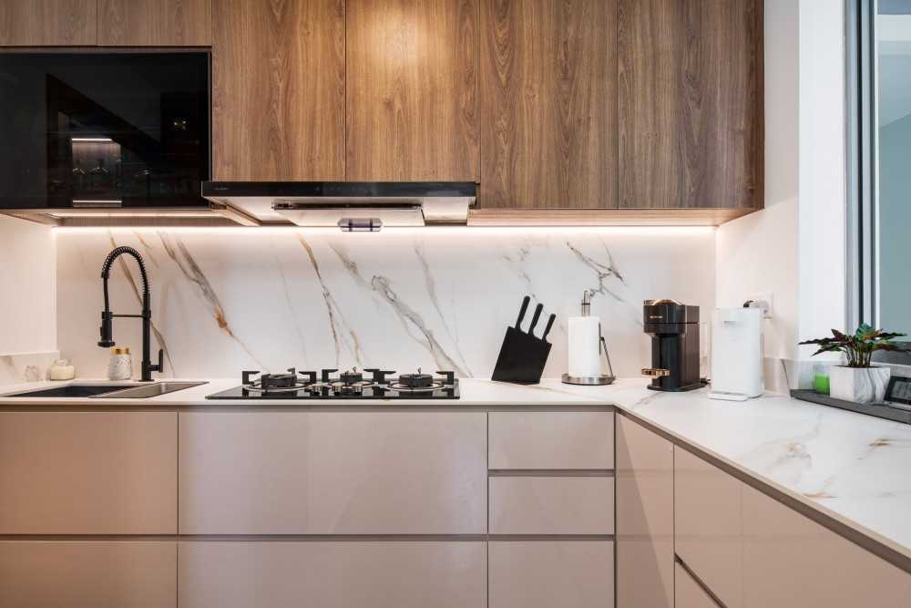 Contemporary Kitchen with Countertop and Homogeneous Tiles