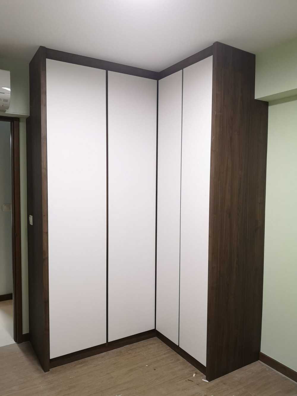 Contemporary Bedroom with Vinyl Flooring and Wardrobe