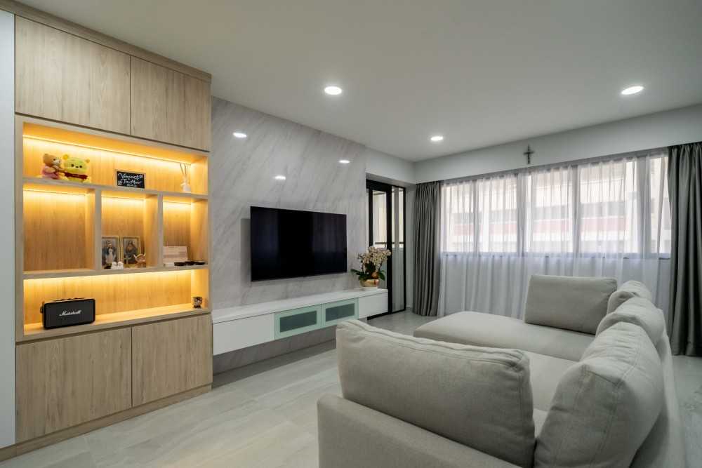 Contemporary Walk-in Wardrobe with Mirror and Wardrobe