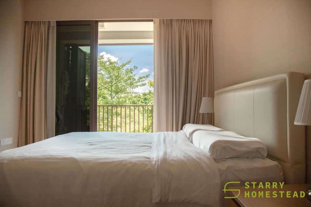 Modern Bedroom with Lamps and Doors