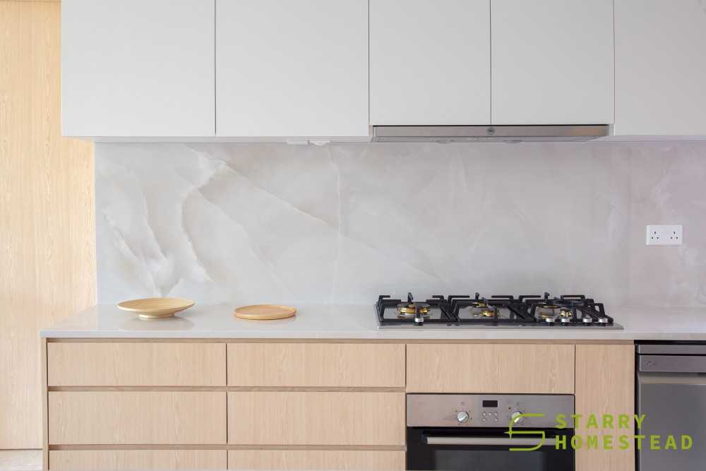 Modern Kitchen with Feature Wall and Open Kitchen