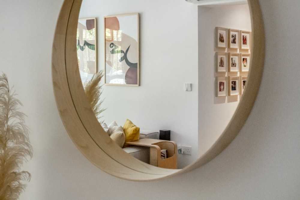 Scandinavian Living Room with Settee and Countertop