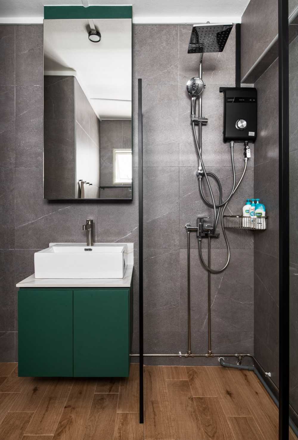 Contemporary Bathroom with Countertop and Homogeneous Tiles