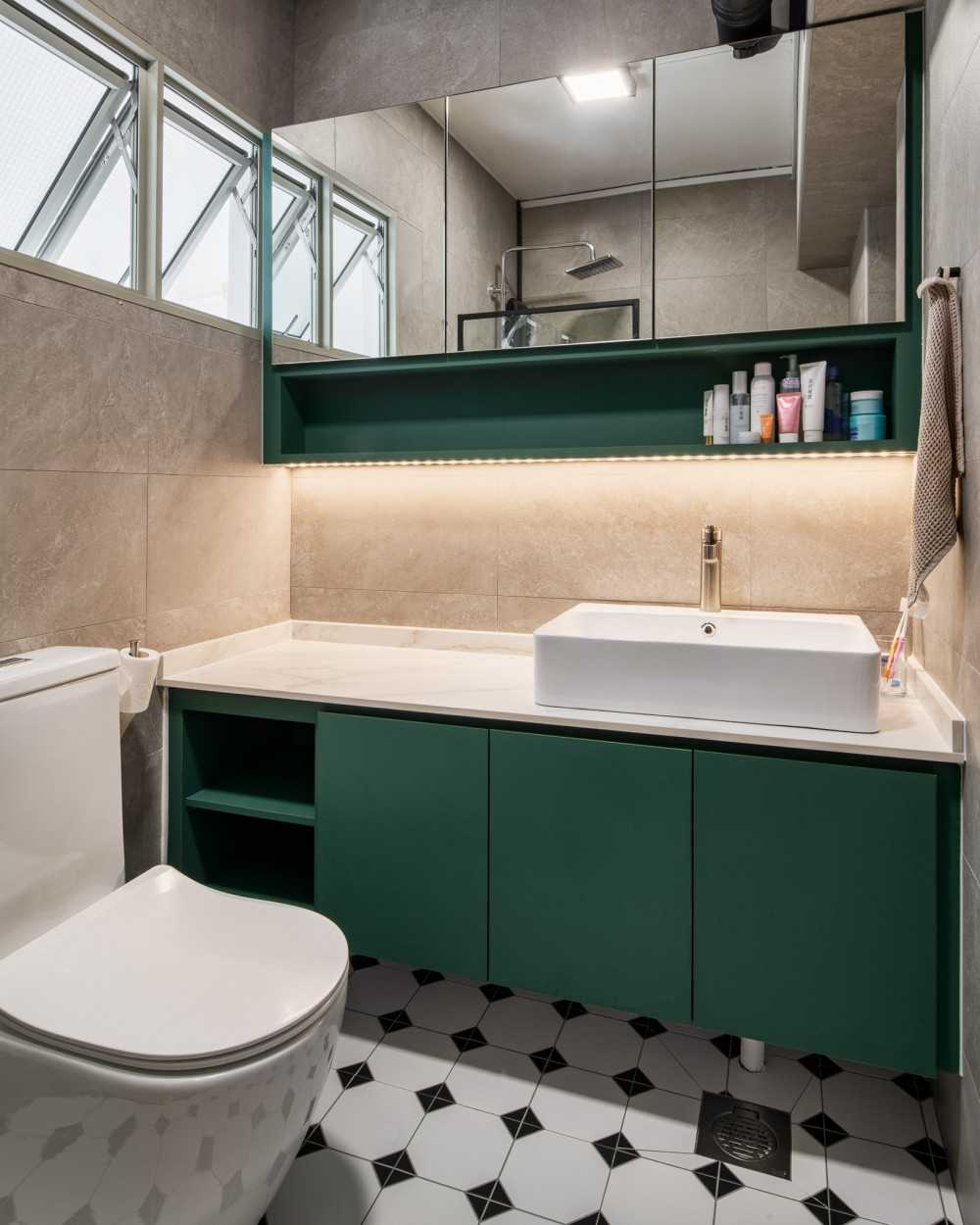 Contemporary Bathroom with Homogeneous Tiles and Herringbone Tiling