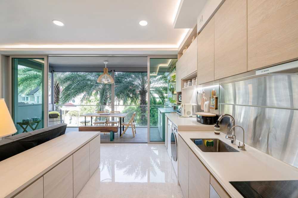 Modern Kitchen with Countertop and Marble Floor