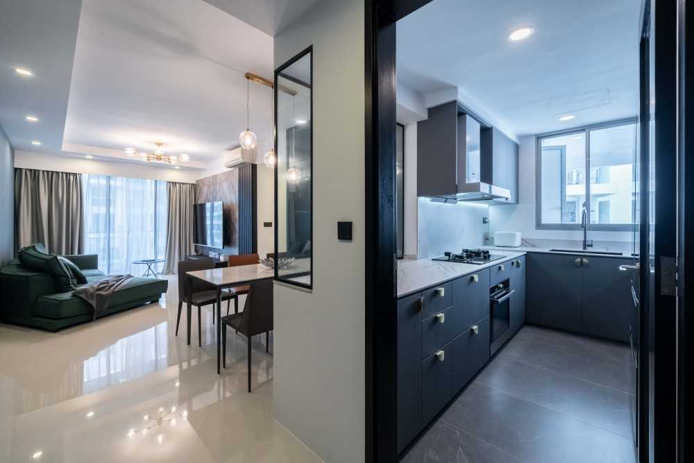 Modern Kitchen with Vinyl Flooring and Herringbone Tiling