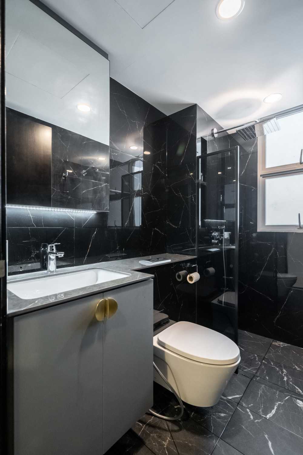 Modern Bathroom with Vinyl Flooring and Herringbone Tiling