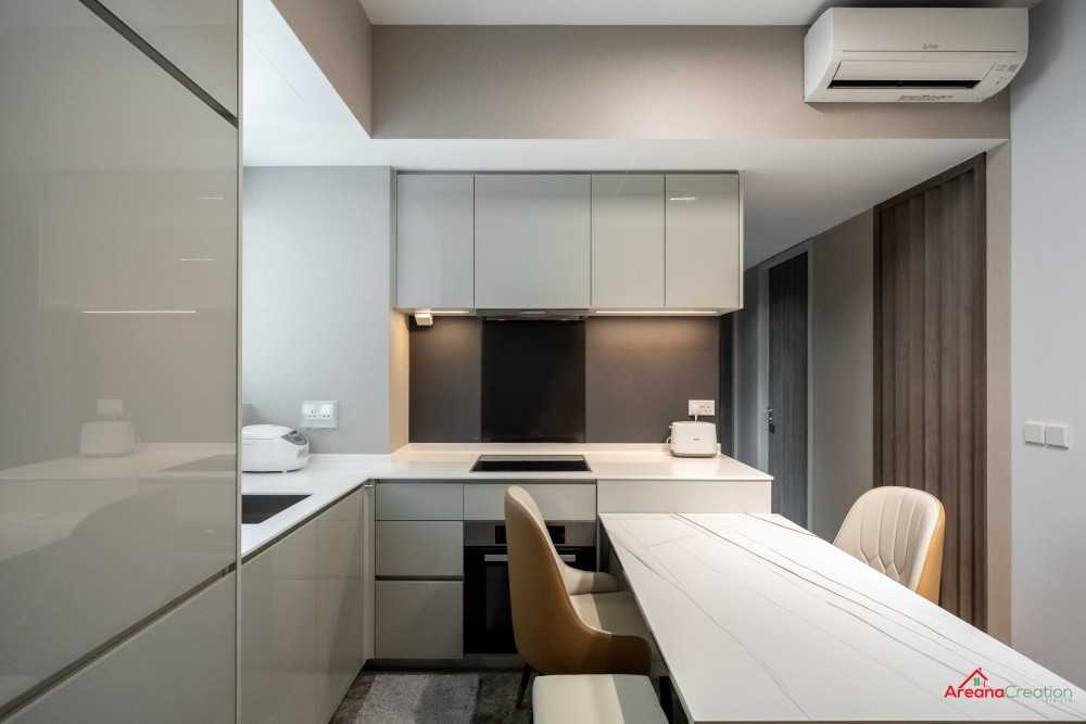 Modern Kitchen with Vinyl Flooring and Homogeneous Tiles