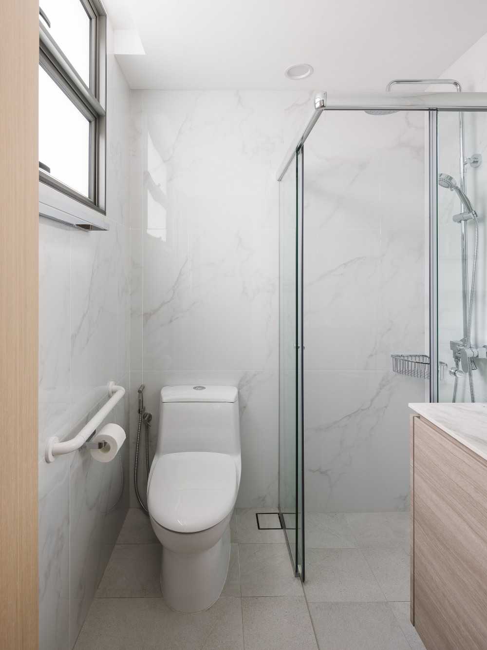 Modern Bathroom with Shower Screen and Bathroom Storage