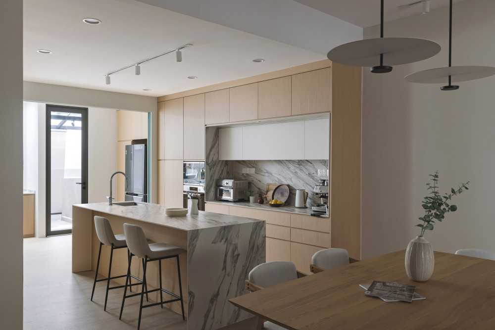 Modern Kitchen with Countertop and Kitchen Island