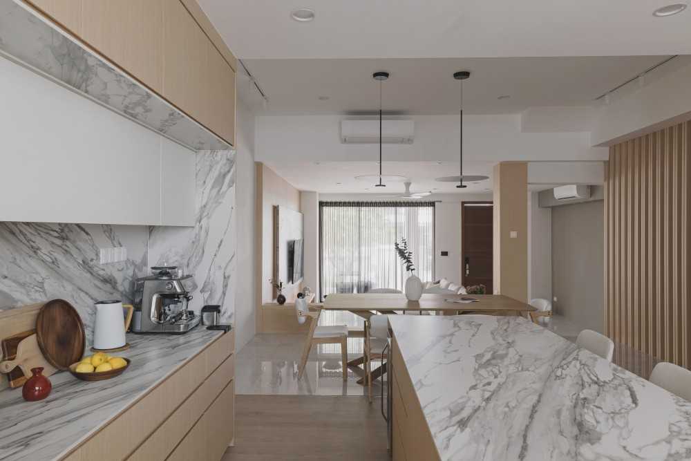 Modern Kitchen with Countertop and Kitchen Island