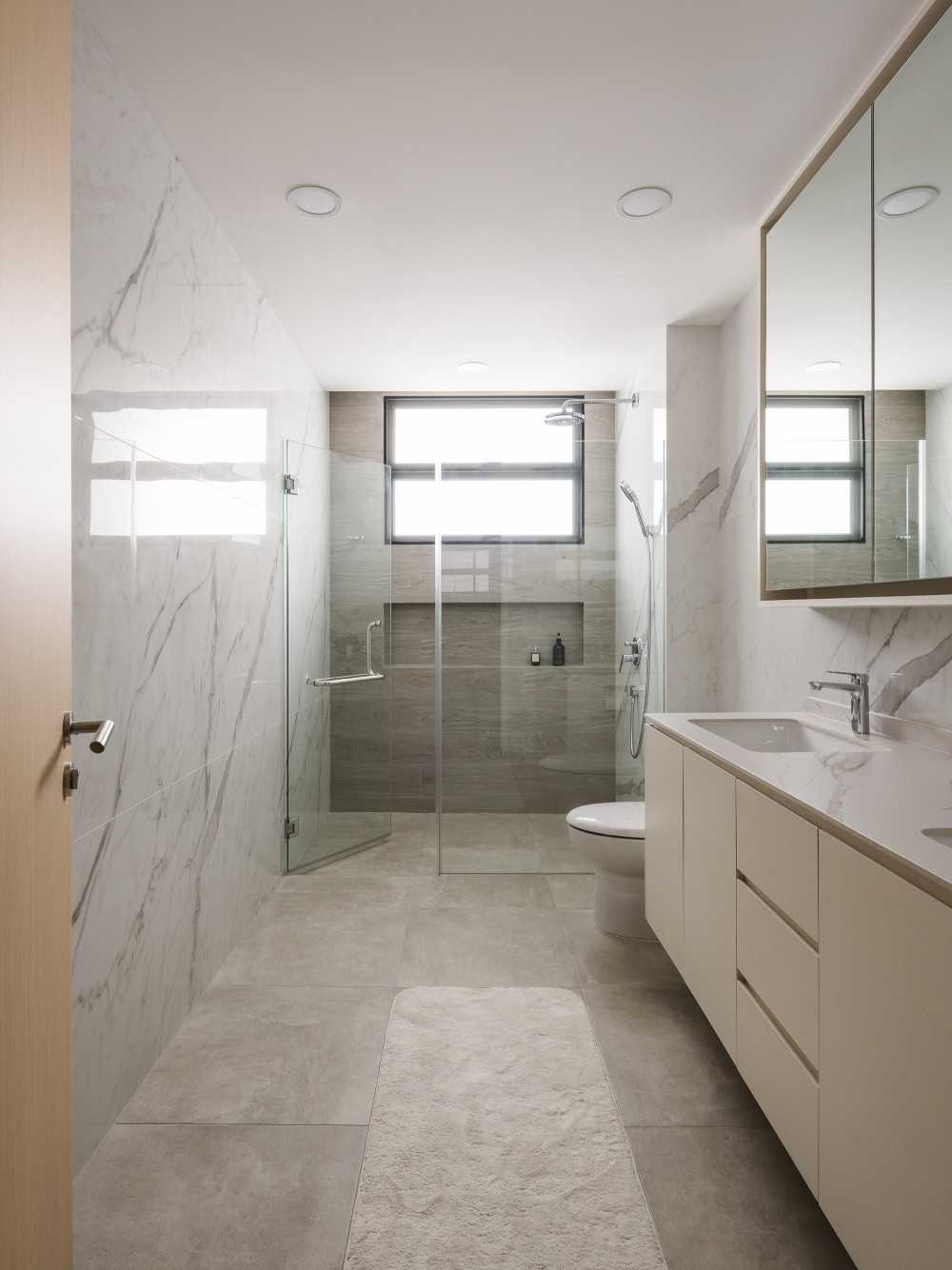 Modern Bathroom with Mirror and Bathroom Storage