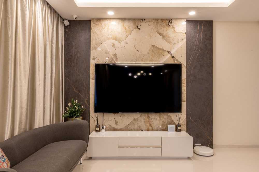 Contemporary Living Room with Homogeneous Tiles and Feature Wall