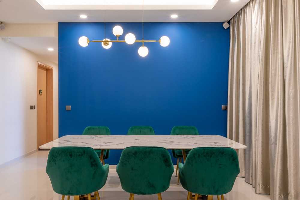 Contemporary Dining Room with Cove Lighting and Dining Table