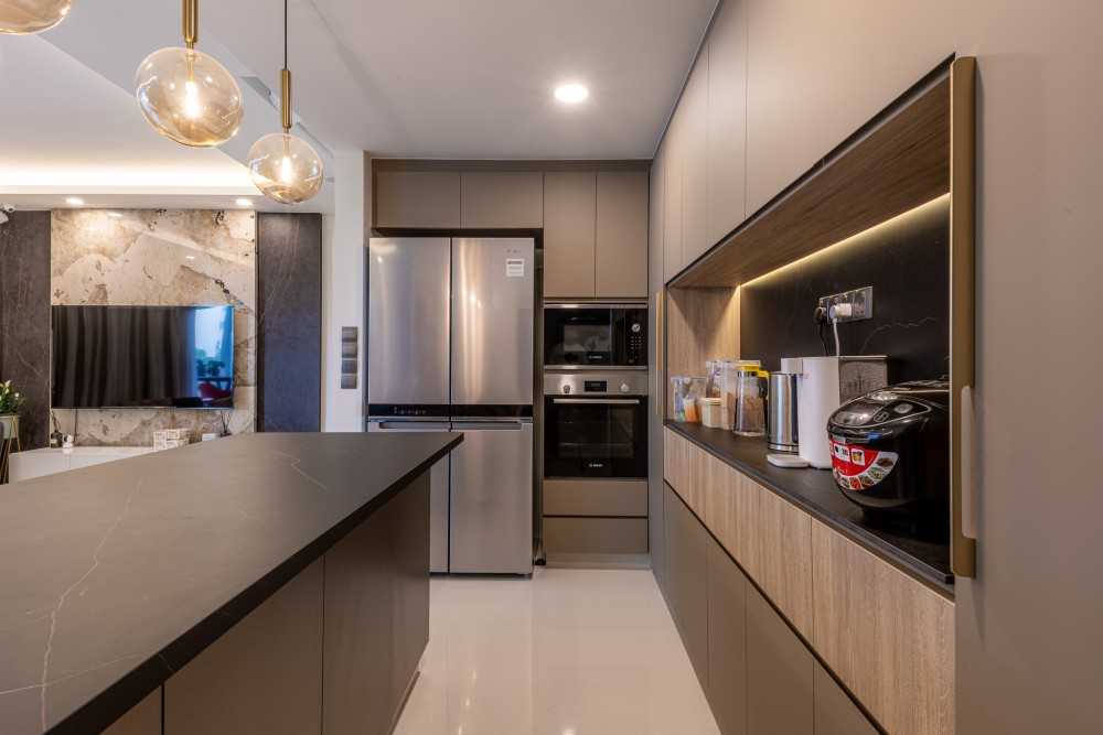 Contemporary Kitchen with Countertop and Kitchen Island